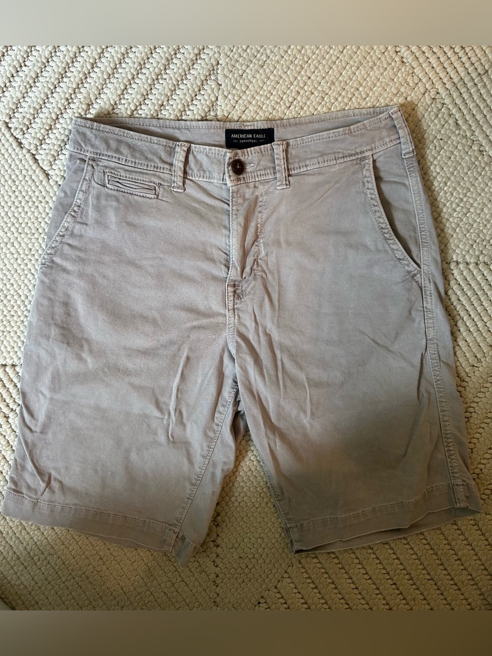 American Eagle Outfitters Men's Light Gray Flat-Front Chino Shorts